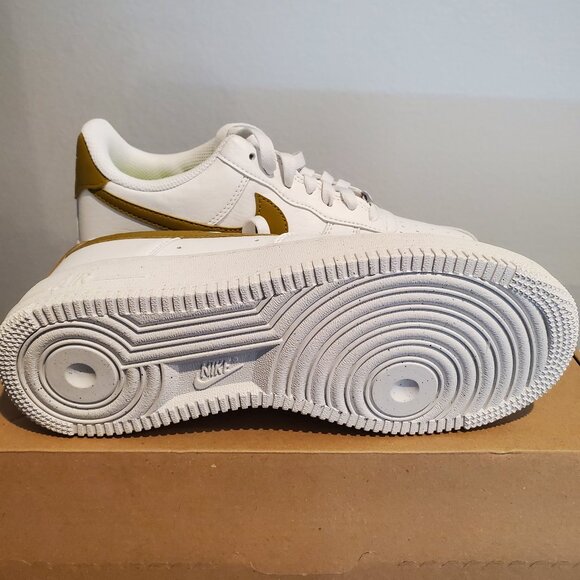 Womens Size 7.5 - Nike Air Force 1 '07 SE - White & Bronzine - Picture 2 of 6